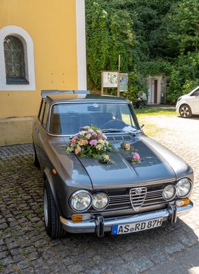 Alpha Romeo ride of the newly weds
