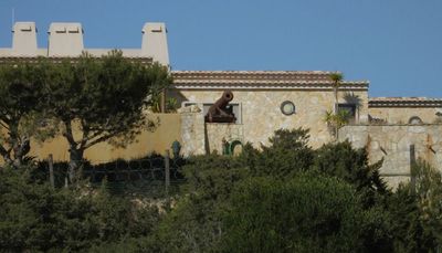 Villa with old canon near Sagres...maybe leftover of 1797 battle?
