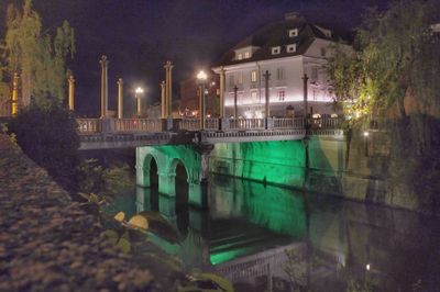Cobblers Bridge at night