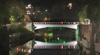St Jamess Bridge at night