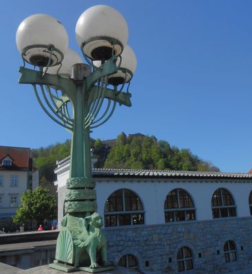 Dragon Bridge street lamps