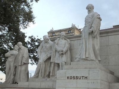 Kossuth_Revolutionary leader and Statesman_ memorial by Parliament.
