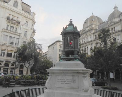 Eternal Flame in memory of first Hungarian Prime Minister_executed by Austrians 6th October 1849.JPG