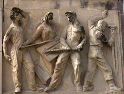 Soviet influenced sculpture_Ursulinska ulicia