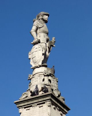 Maximilian Fountain top