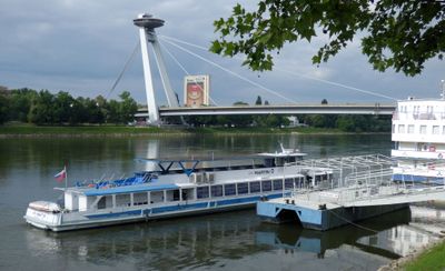 Day cruiser Martin at Pontoon 1 in front of UFO Tower SNP Bridge