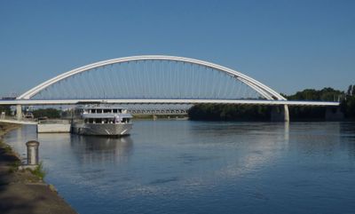 Apollo and Harbour Bridges with Danube cruiser Vivaldi