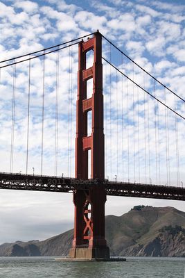 Golden Gate Bridge close up.JPG