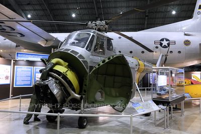 Sirkorsky UH-1B Chiksaw engine open.jpg