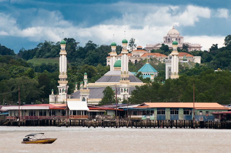 Kampong Ayer stilt villages across the Brunei River, BSB