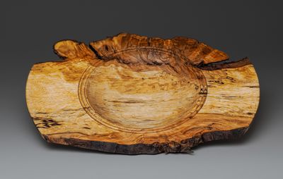 Mark Noete is a carver, turner and woodworker living in Saskatoon.