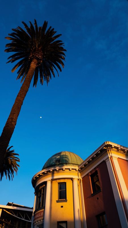 Moon over Emeryville City Hall