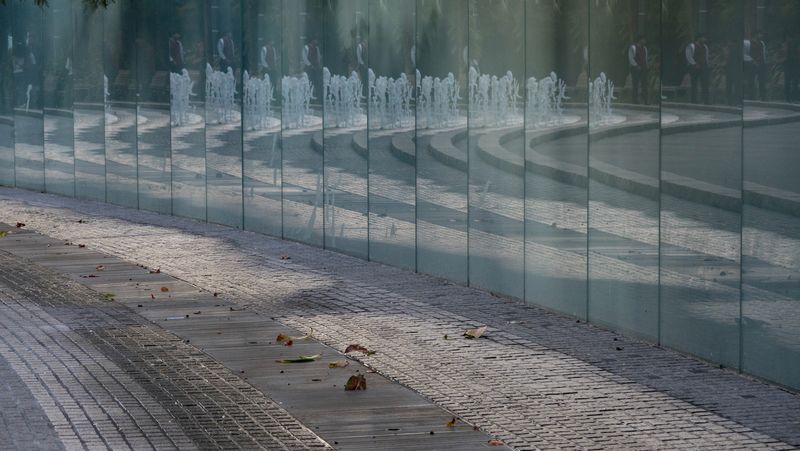 Salesforce Park Dancing Bus Fountain