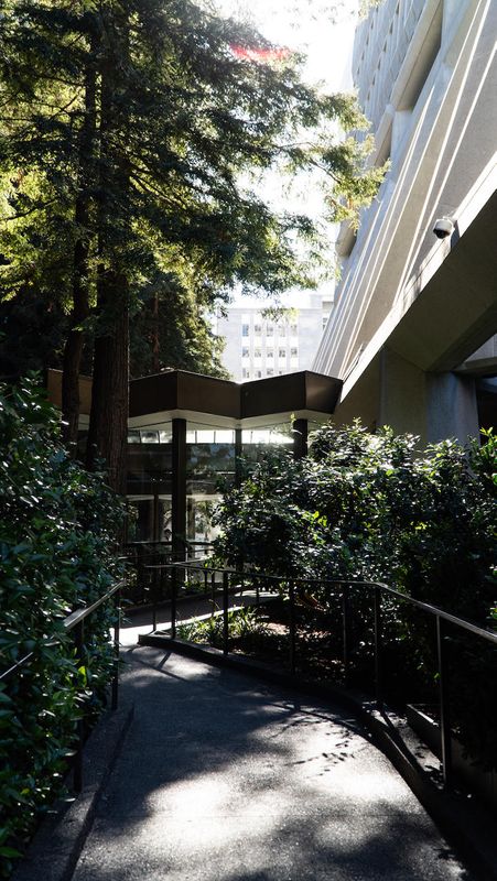 Transamerica Pyramid Walkway