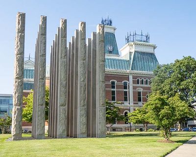 WWII Memorial n Courthouse