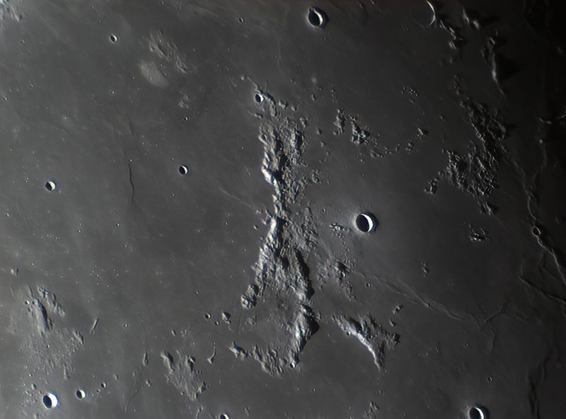 2022-12-04-0007_3-Moon_Sh.jpg