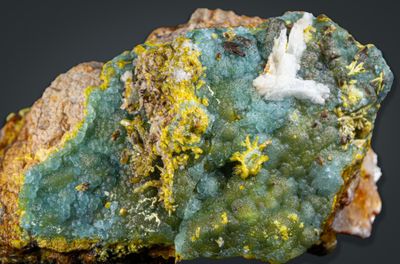 54 mm specimen of plumbogummite with mimetite and baryte, Drygill Mine, Caldbeck Fells, ex Pearl Freeman.