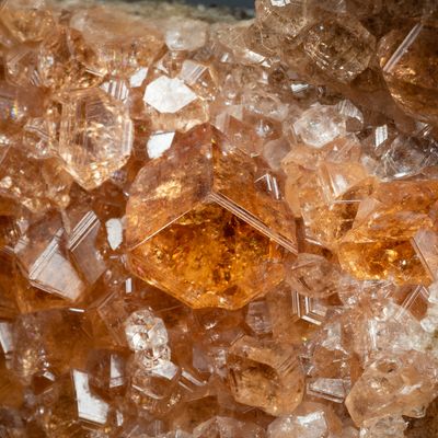 Grossular, Jefffrey Mine, Canada, ain crystal 1 cm