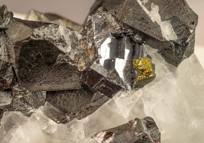Detail of chalcopyrite, galena, siderite and cryolite from the Ivigtut deposit