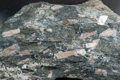 Murmanite crystals, Tunulliarfik, Ilimaussaq