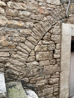 Dry masonry