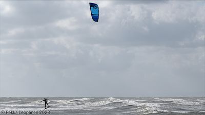 Kiteboarding IV: learning to fly