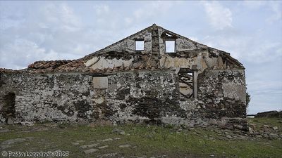 House on the hill revisited: side wall