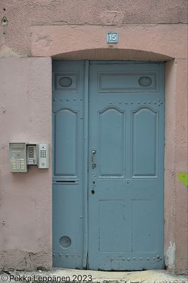 Voiron door #15