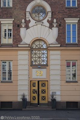 Door at 32