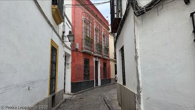 Alley / Calle Buen Pastror: almost gone