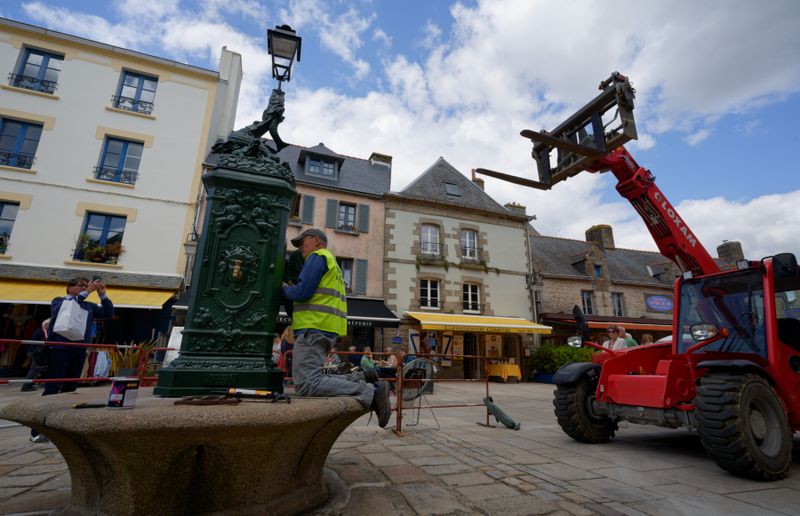 ConcarneauDans la ville closeLa pose de la fontaine