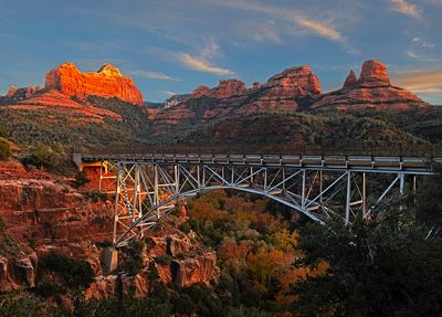 Fall color at Oak Creek below Mitten Ridge, Sedona, AZ