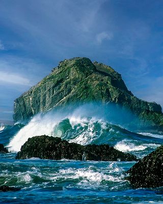 Plunging wave at Bandon, OR