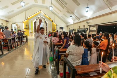 Easter Vigil P_7R44293.jpg