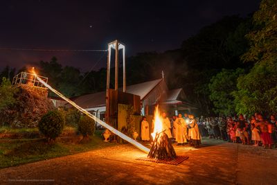Easter Vigil P_7R44246.jpg