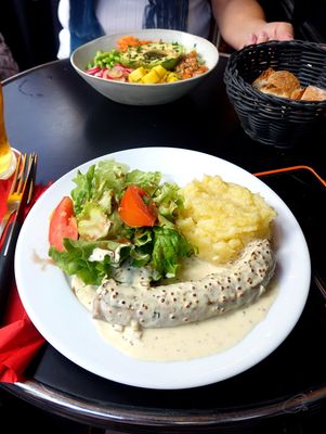 Bistrot des Collones - Special of the Day and Avocado Salad