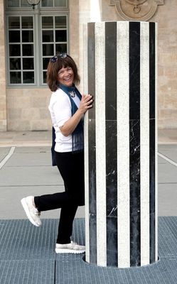 Palais Royal - Nikki with a 'Colonne'