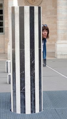 Palais Royal - Nikki with a 'Colonne'