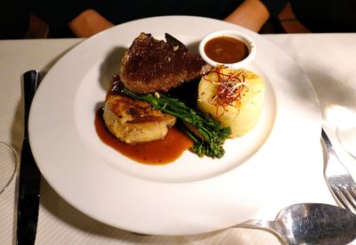 Le Calife - Beef Fillet, Rossini Sauce, Pan-Seared Foie Gras, Gratin Dauphinois, Seasonal Vegetables