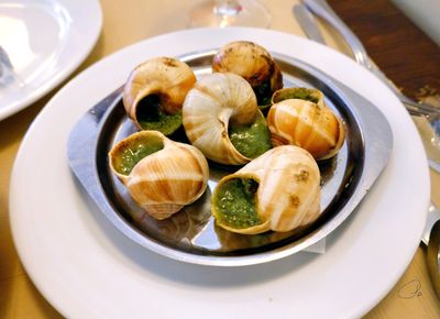 Lunch at Pierrot - Burgundy snails