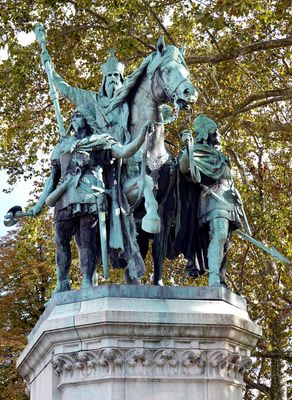 'Charlemagne et ses Leudes' Statue (Charlemagne and His Paladins)