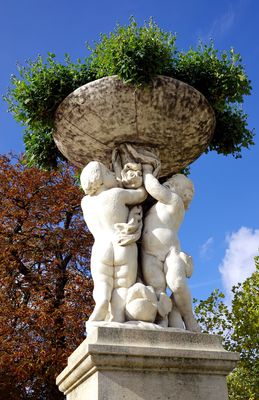 Luxembourg Garden - Cherubs