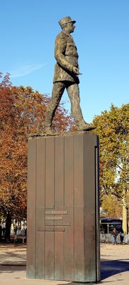Charles de Gaulle Statue