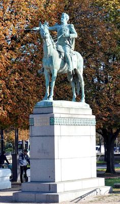 Alexander III Bridge - Simon Bolivar Statue
