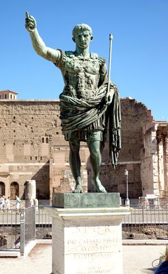 Statua di Cesare Ottaviano Augusto, Rome