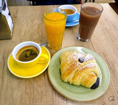 Breakfast at Choupana Caffé, Lisbon