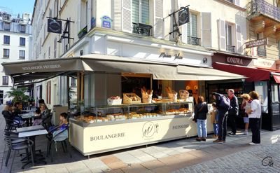 Nikki at Boulangerie Maison Julien, Rue Cler