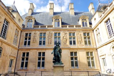 Cour d'honneur at Musée Carnavalet with statue of Louis XIV by Antoine Coysevox, 1689