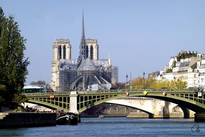 Pont de Sully with Cathédrale Notre-Dame