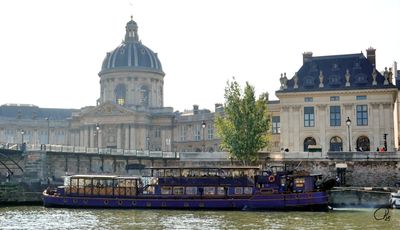Le Calife with Institut de France and Académie des Beaux Arts in background